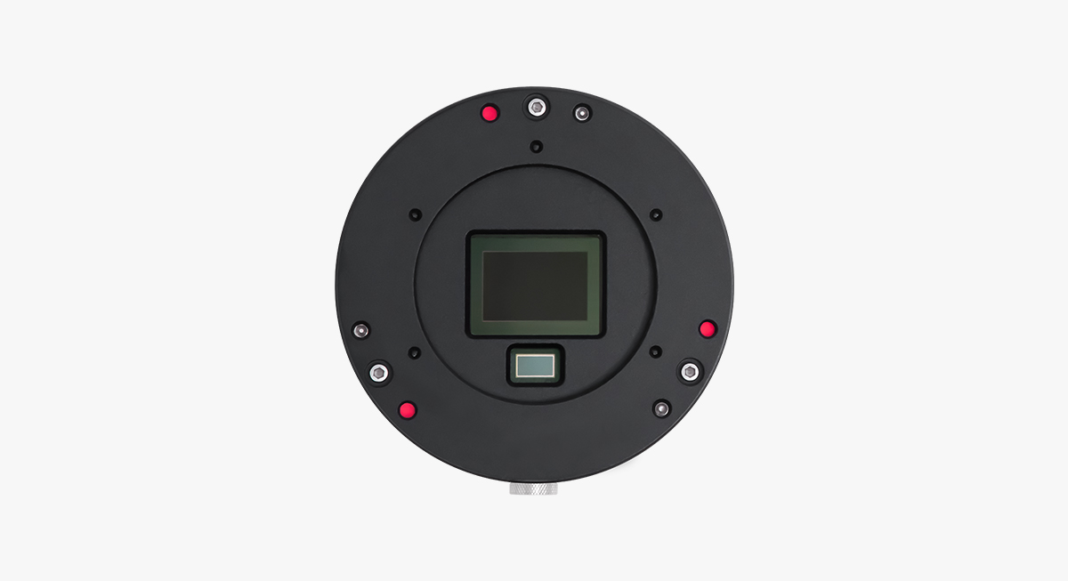   The ASI2600MC Duo combines imaging and guiding sensors in one compact body. The main sensor is the Sony IMX571 coming with a native 16-bit ADC,14stops dynamic range, and a 3.76um square pixel array.  [EN]  